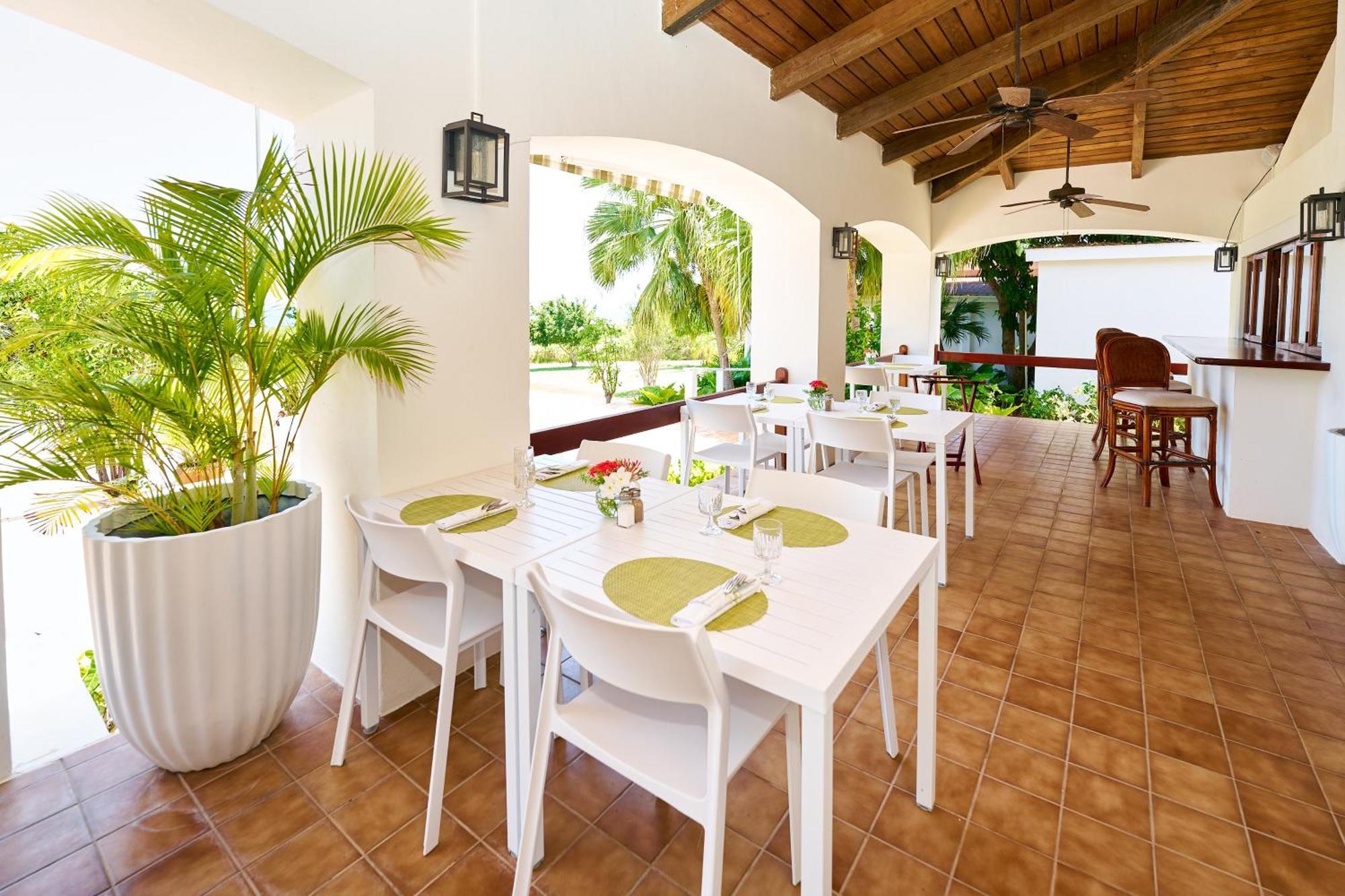 Mount Nevis Hotel Luaran gambar