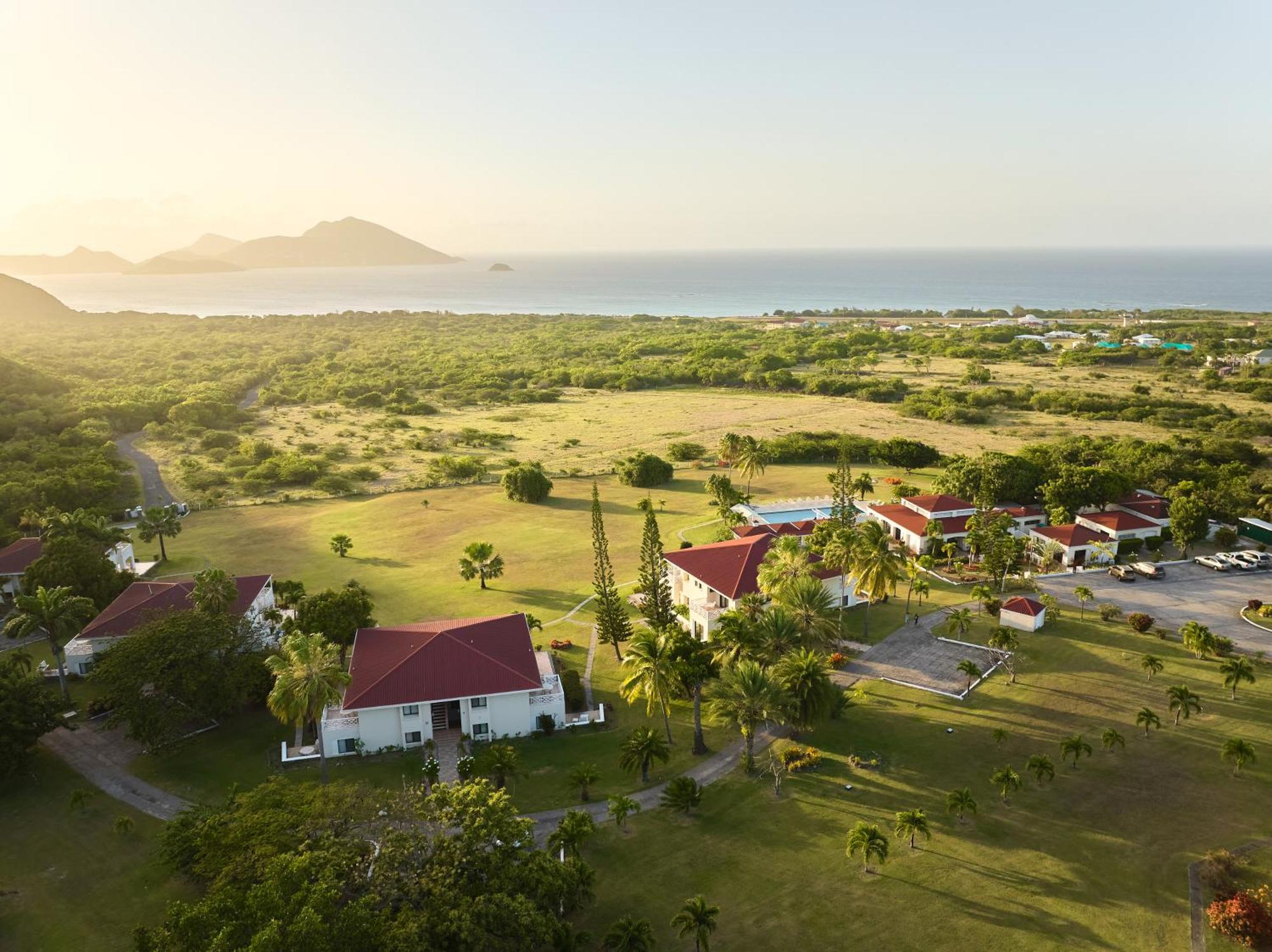 Mount Nevis Hotel Luaran gambar